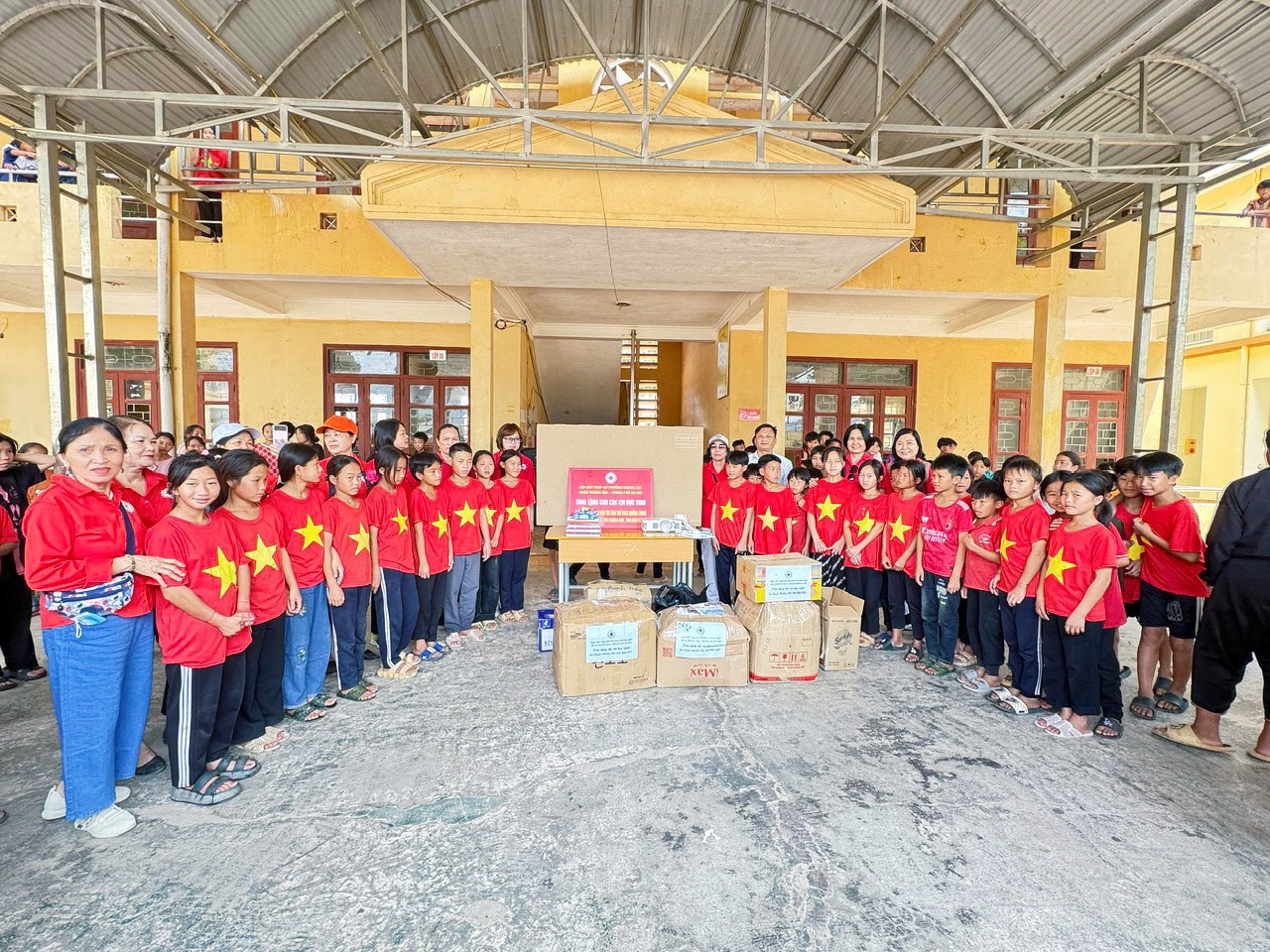 Hội Chữ thập đỏ phường Hoàng Liệt tổ chức chương trình thiện nguyện “Chia sẻ yêu thương”