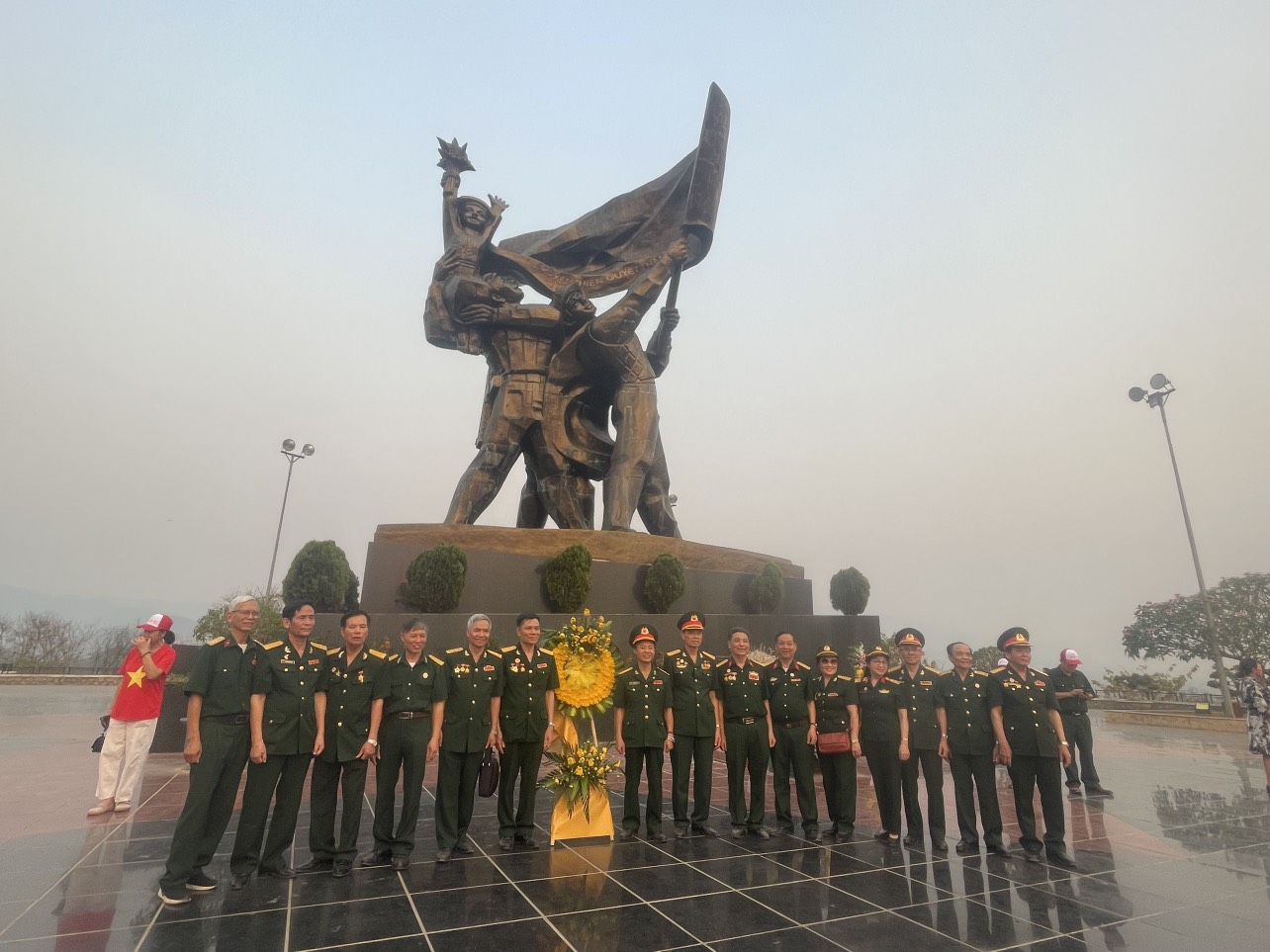 Hội Cựu chiến binh phường Hoàng Liệt thăm lại chiến trường xưa